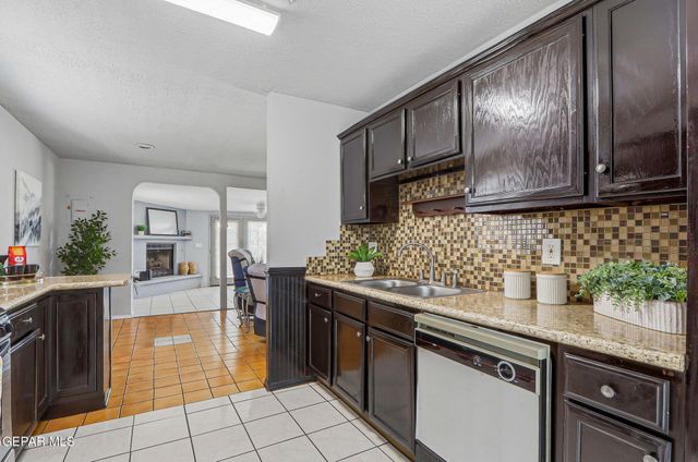323 VALLE SERENO Drive, El Paso, TX 79907