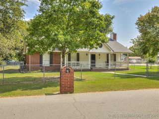 318 S Delaware Street, Catoosa, OK 74015