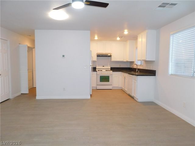 7859 Treasure Ship Avenue, Las Vegas, NV 89147