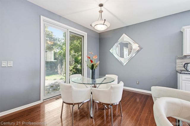 27568 Rainbow Circle, Lathrup Village, MI 48076