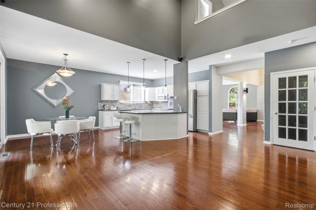 27568 Rainbow Circle, Lathrup Village, MI 48076