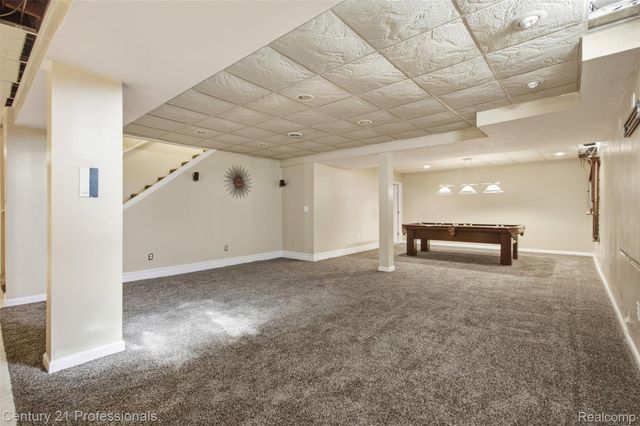27568 Rainbow Circle, Lathrup Village, MI 48076