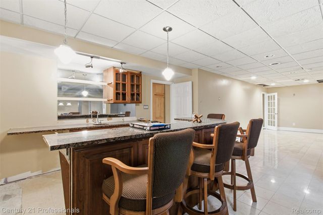 27568 Rainbow Circle, Lathrup Village, MI 48076