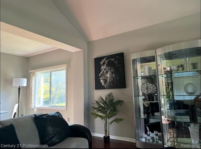 27568 Rainbow Circle, Lathrup Village, MI 48076