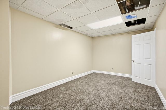 27568 Rainbow Circle, Lathrup Village, MI 48076