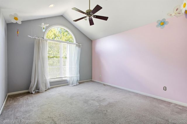 27568 Rainbow Circle, Lathrup Village, MI 48076