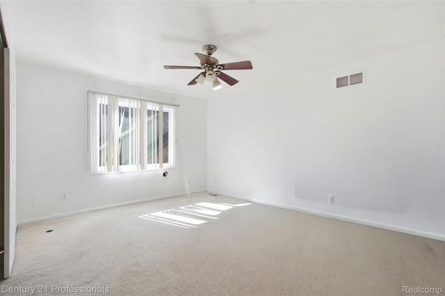 27568 Rainbow Circle, Lathrup Village, MI 48076