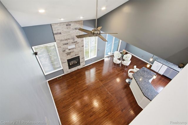 27568 Rainbow Circle, Lathrup Village, MI 48076