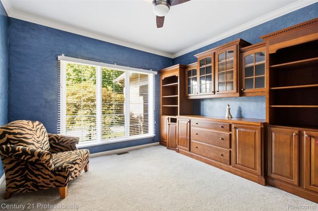 27568 Rainbow Circle, Lathrup Village, MI 48076