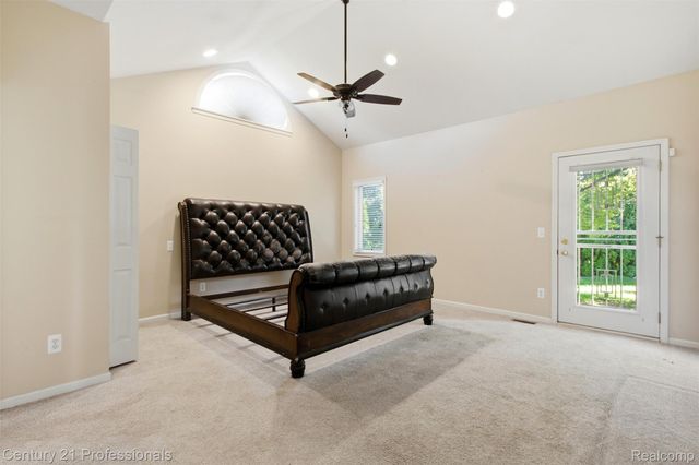 27568 Rainbow Circle, Lathrup Village, MI 48076