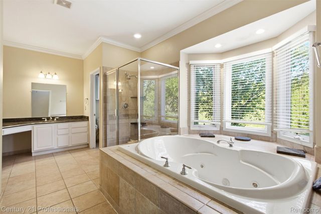 27568 Rainbow Circle, Lathrup Village, MI 48076