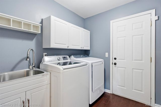 27568 Rainbow Circle, Lathrup Village, MI 48076