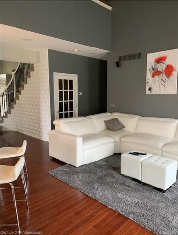 27568 Rainbow Circle, Lathrup Village, MI 48076