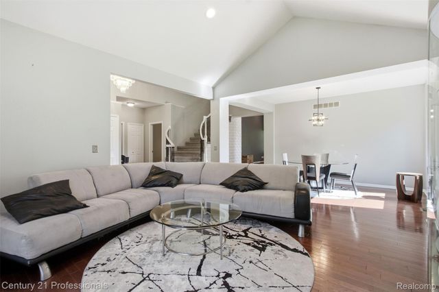 27568 Rainbow Circle, Lathrup Village, MI 48076