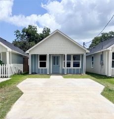 4103 Coon St, Bacliff, TX 77518