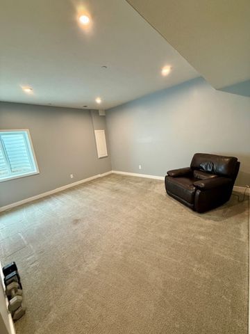 183 Moyer Hill Dr, Cranberry Twp, PA 16066