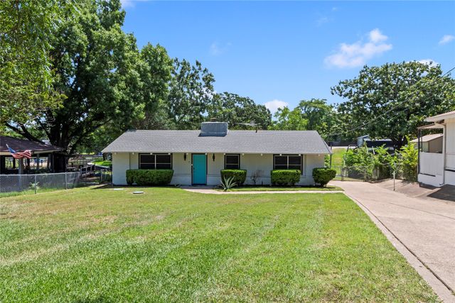 110 Henderson Harbor Circle, Payne Springs, TX 75156