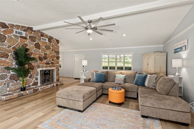 110 Henderson Harbor Circle, Payne Springs, TX 75156