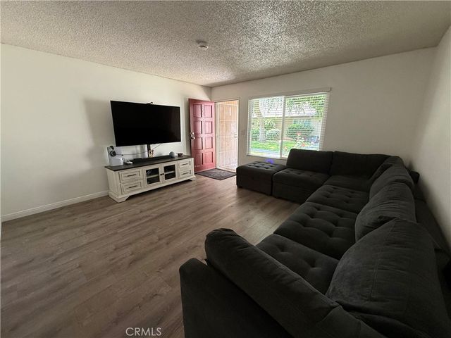 521 S Lyon 85, Santa Ana, CA 92701