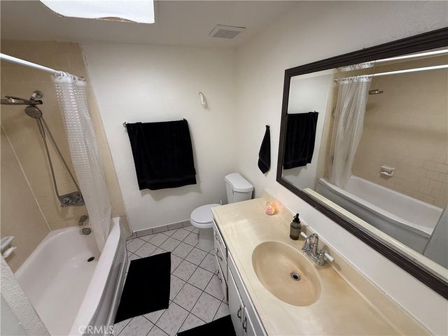 521 S Lyon 85, Santa Ana, CA 92701
