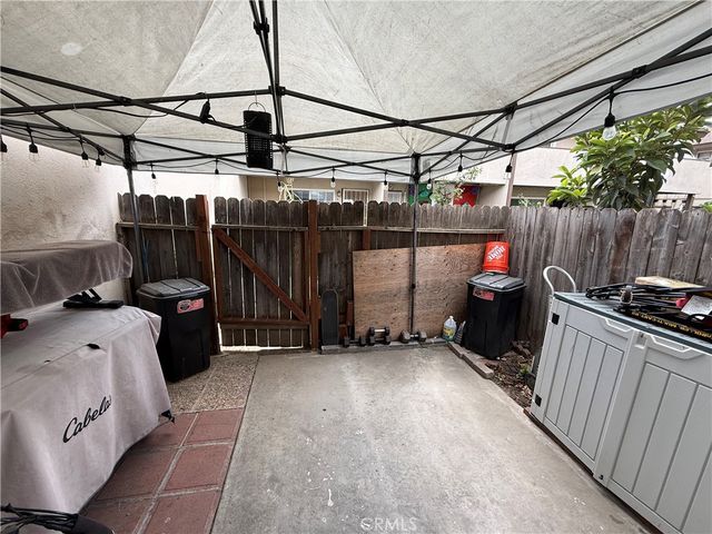 521 S Lyon 85, Santa Ana, CA 92701