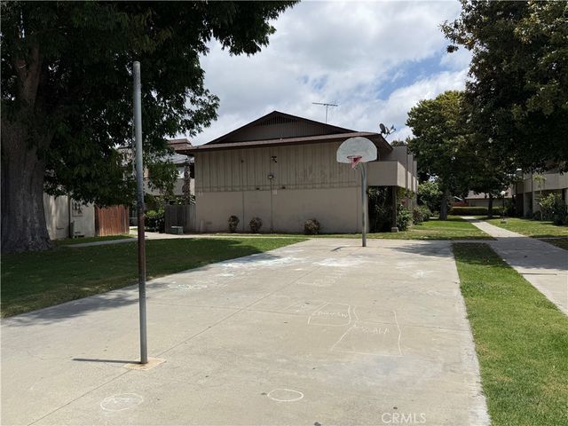 521 S Lyon 85, Santa Ana, CA 92701