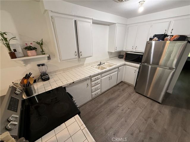 521 S Lyon 85, Santa Ana, CA 92701