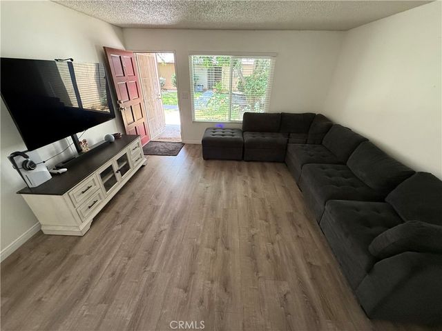 521 S Lyon 85, Santa Ana, CA 92701