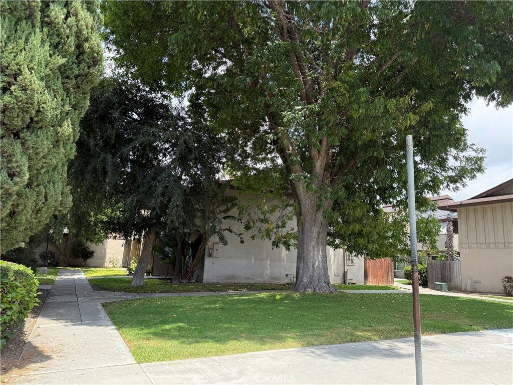 521 S Lyon 85, Santa Ana, CA 92701