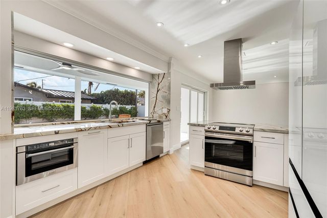 4460 NE 25th Ave, Lighthouse Point, FL 33064