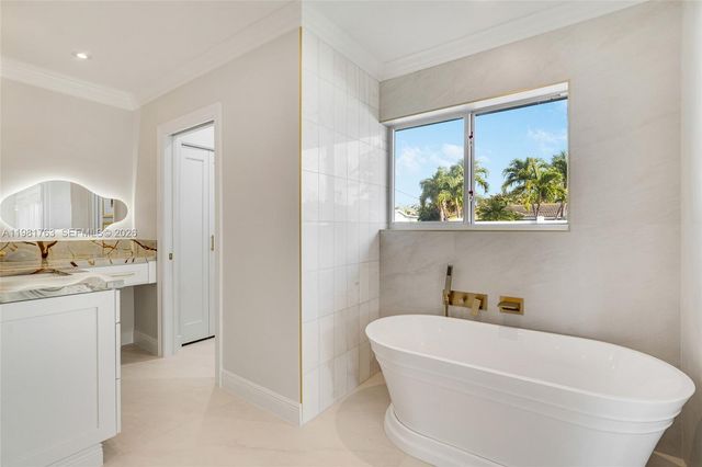 4460 NE 25th Ave, Lighthouse Point, FL 33064