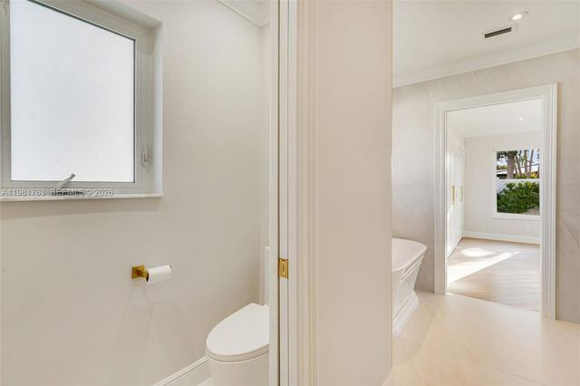 4460 NE 25th Ave, Lighthouse Point, FL 33064