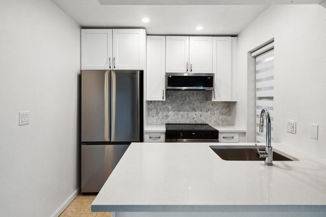 410 SE 13th Street 4, Fort Lauderdale, FL 33316