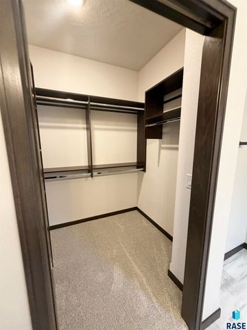 5221 E 67th St Street, Sioux Falls, SD 57108