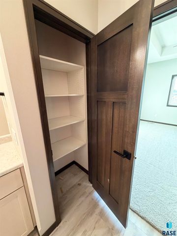 5221 E 67th St Street, Sioux Falls, SD 57108