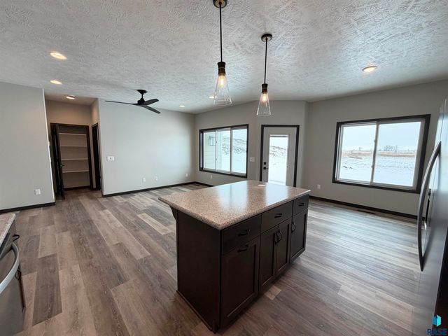 5221 E 67th St Street, Sioux Falls, SD 57108