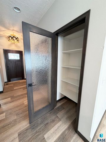 5221 E 67th St Street, Sioux Falls, SD 57108