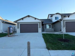 5221 E 67th St Street, Sioux Falls, SD 57108