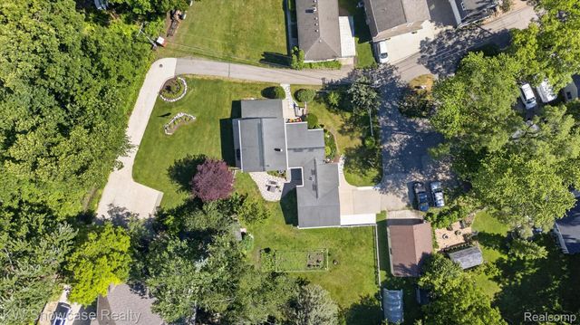612 Sunrise Park, Genoa Township, MI 48843