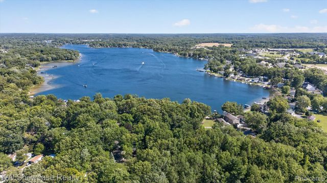612 Sunrise Park, Genoa Township, MI 48843