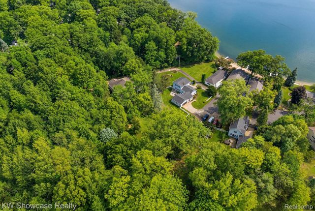 612 Sunrise Park, Genoa Township, MI 48843
