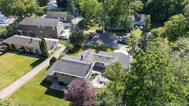 612 Sunrise Park, Genoa Township, MI 48843