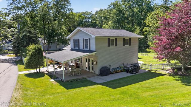 612 Sunrise Park, Genoa Township, MI 48843