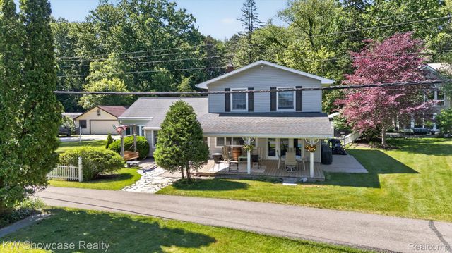 612 Sunrise Park, Genoa Township, MI 48843
