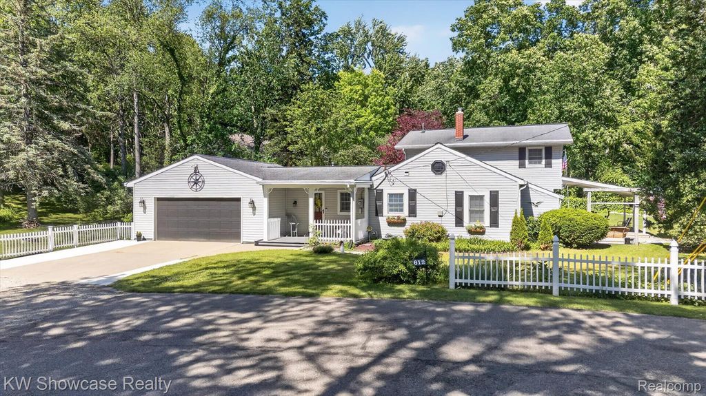 612 Sunrise Park, Genoa Township, MI 48843