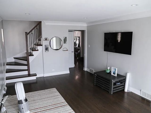 5209 S Moody Avenue, Chicago, IL 60638