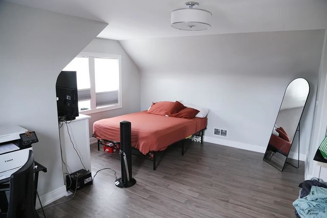 5209 S Moody Avenue, Chicago, IL 60638