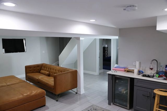 5209 S Moody Avenue, Chicago, IL 60638