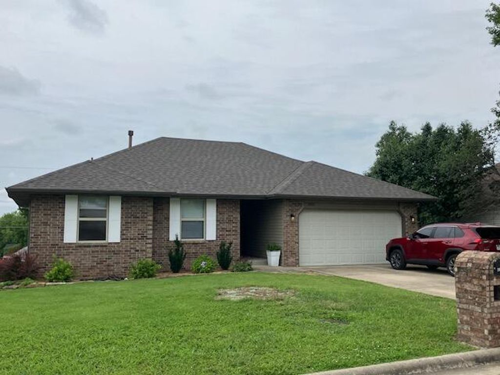 2030 E Charles Street, Republic, MO 65738