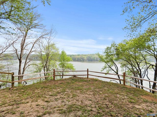 8832 Curtis Road, Athens, AL 35614